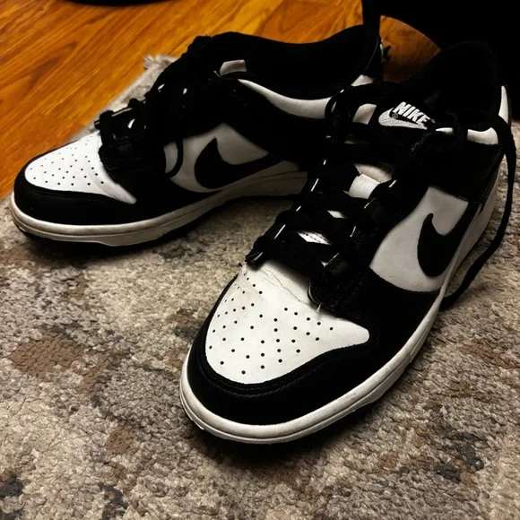 Nike Panda Dunks - Picture 3 of 4